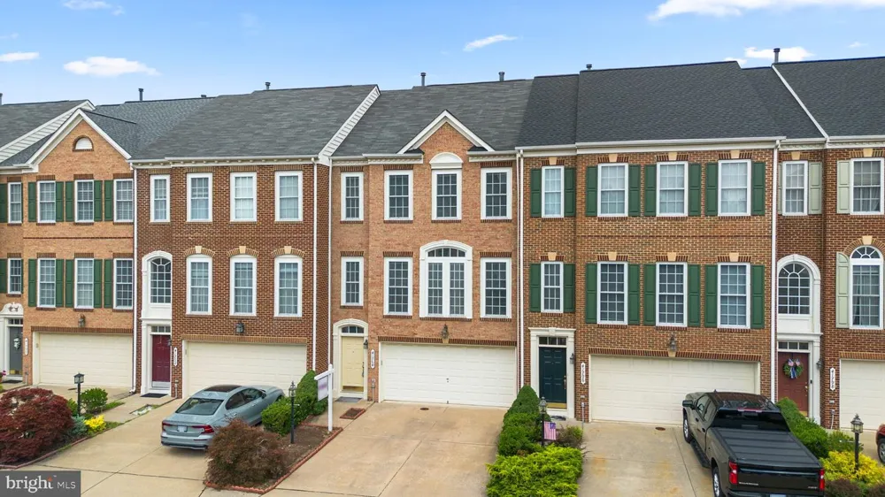 41794 EXPECTATION SQUARE Aldie, VA 20105