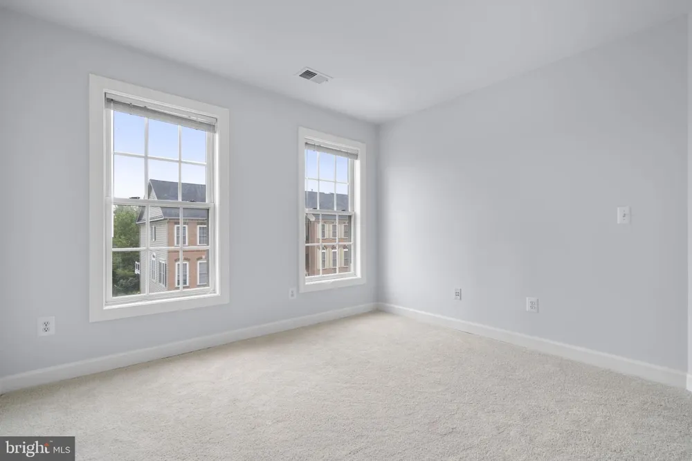 41794 EXPECTATION SQUARE Aldie, VA 20105
