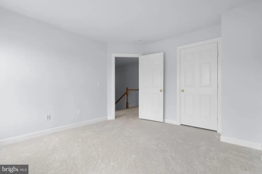 41794 EXPECTATION SQUARE Aldie, VA 20105