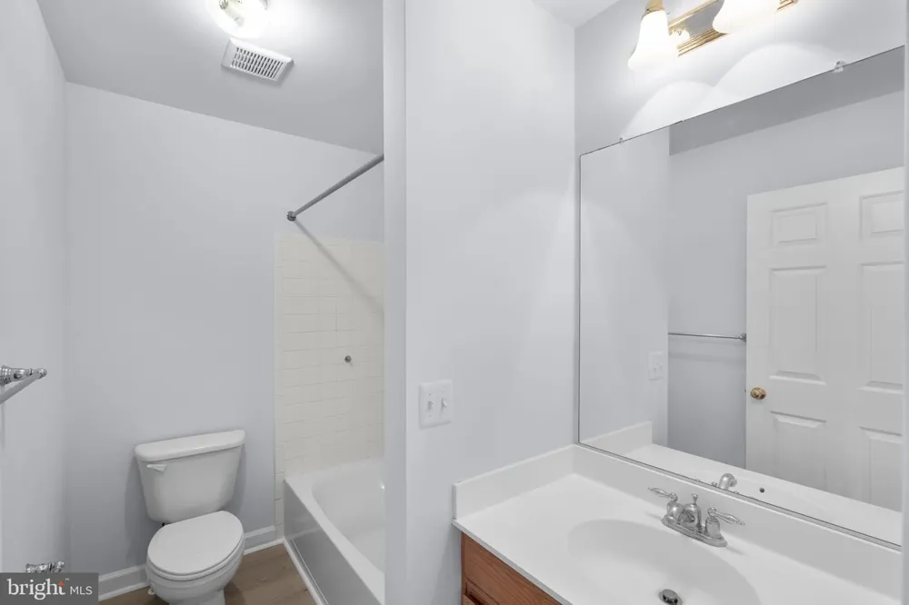 41794 EXPECTATION SQUARE Aldie, VA 20105