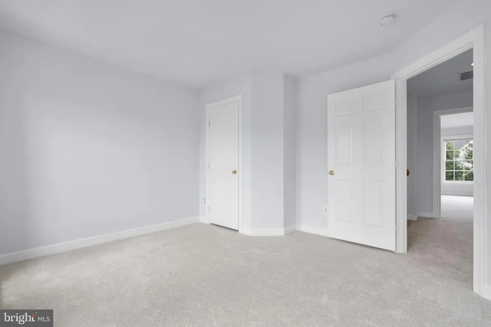 41794 EXPECTATION SQUARE Aldie, VA 20105