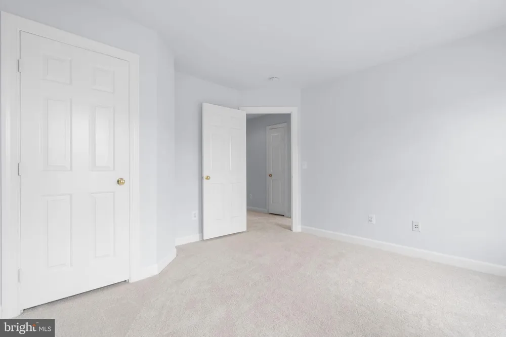 41794 EXPECTATION SQUARE Aldie, VA 20105