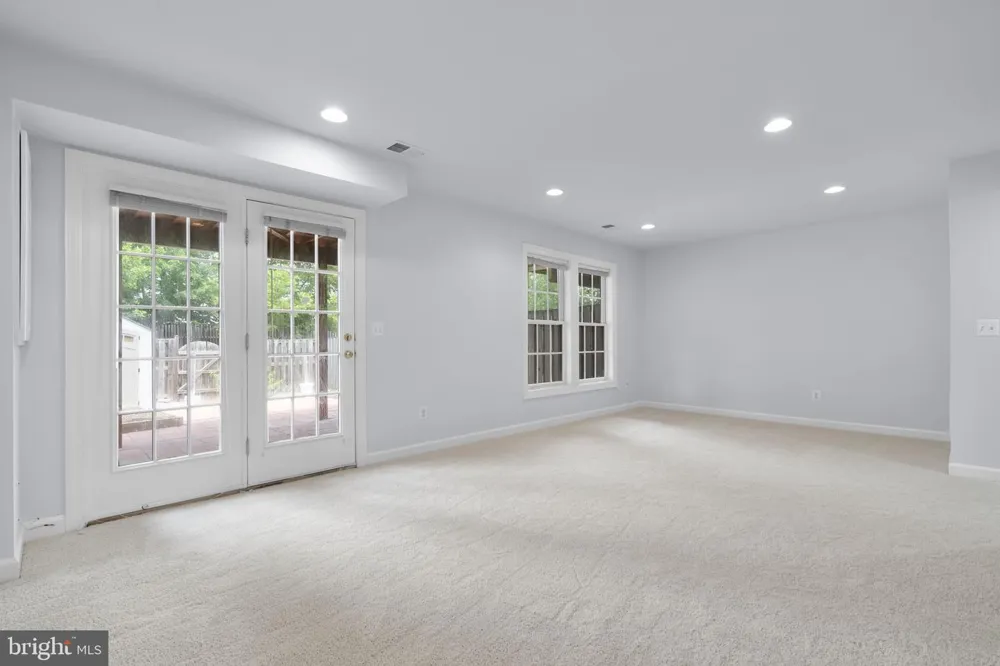 41794 EXPECTATION SQUARE Aldie, VA 20105