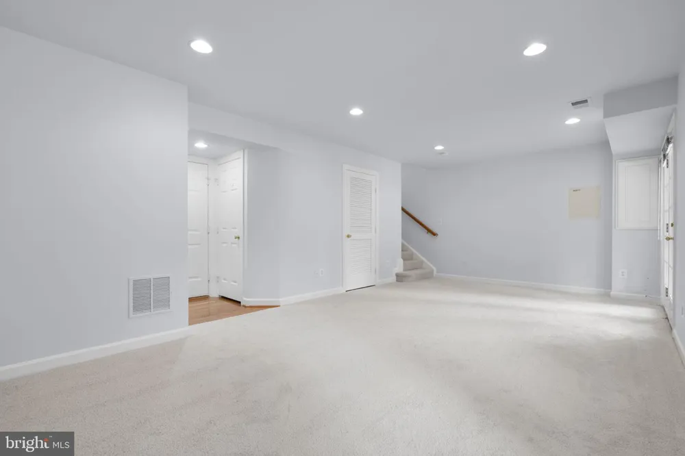 41794 EXPECTATION SQUARE Aldie, VA 20105