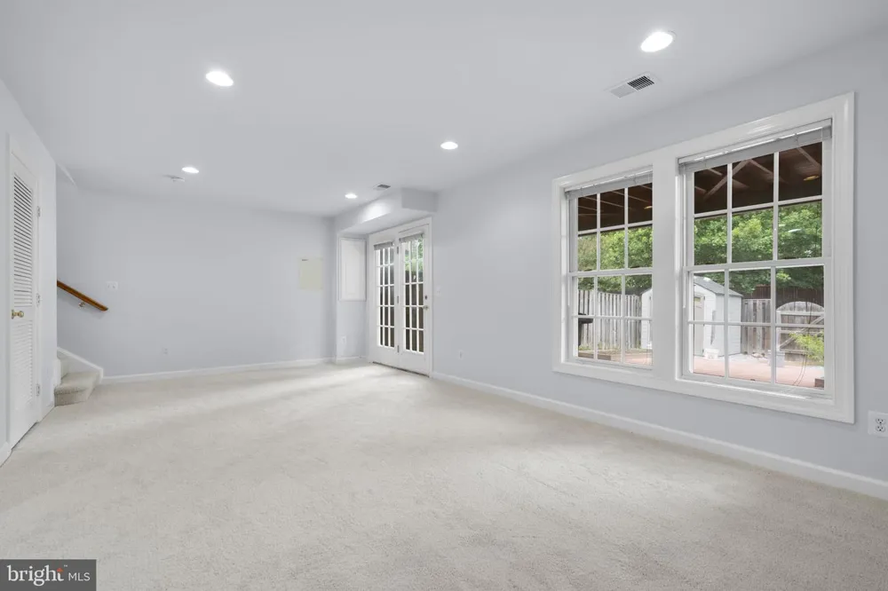 41794 EXPECTATION SQUARE Aldie, VA 20105