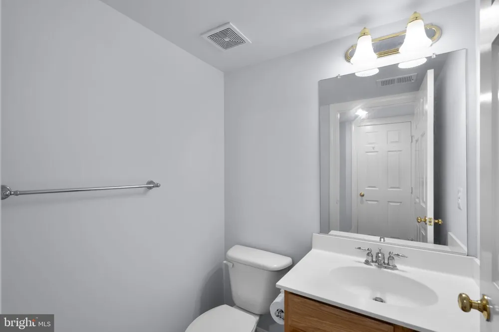 41794 EXPECTATION SQUARE Aldie, VA 20105