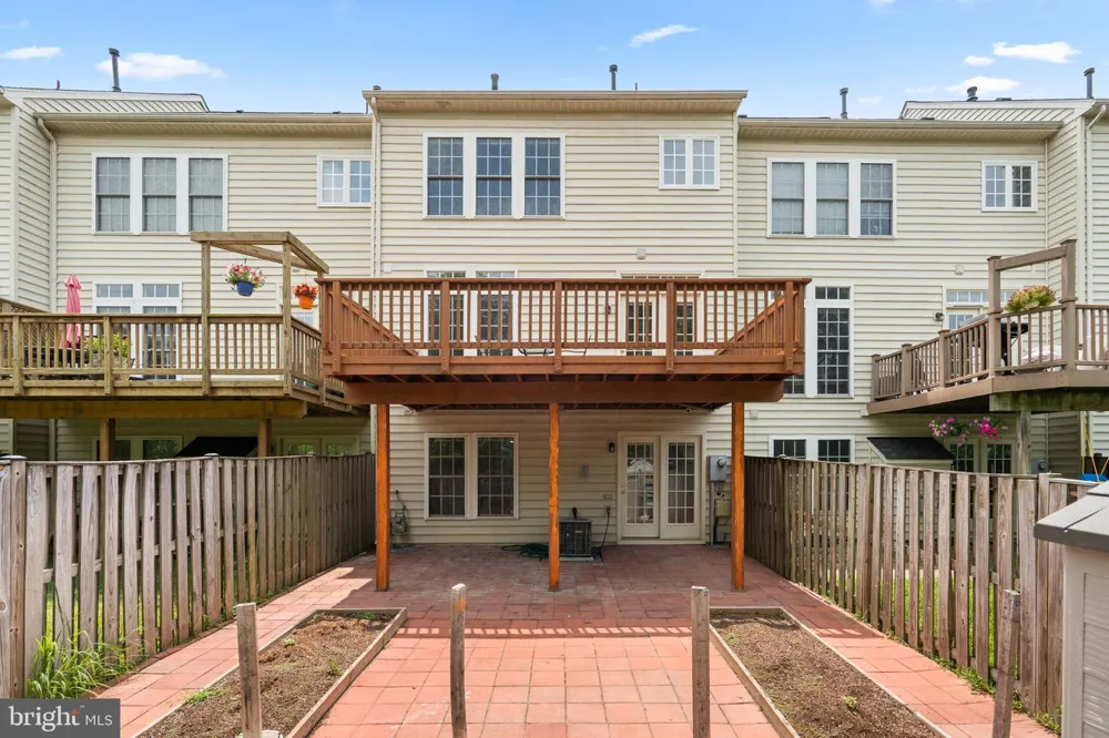 41794 EXPECTATION SQUARE Aldie, VA 20105