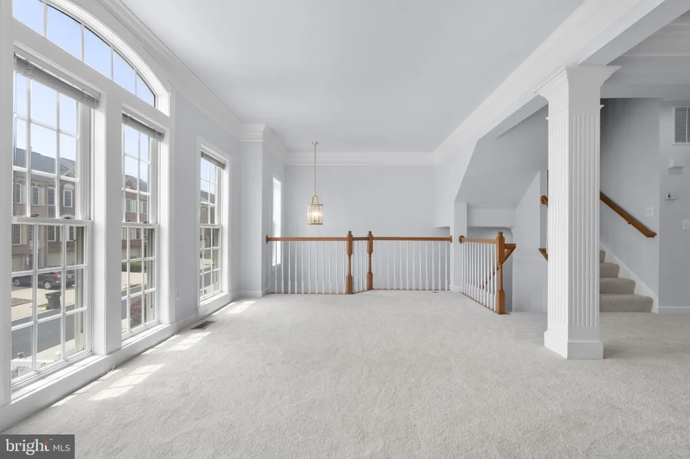 41794 EXPECTATION SQUARE Aldie, VA 20105