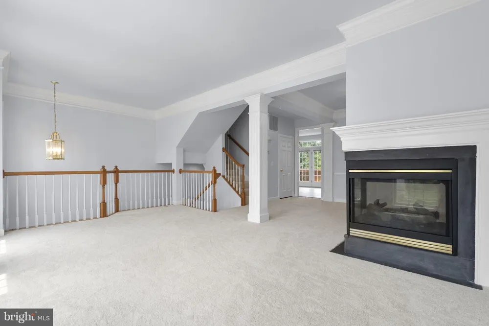 41794 EXPECTATION SQUARE Aldie, VA 20105