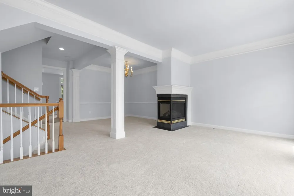 41794 EXPECTATION SQUARE Aldie, VA 20105