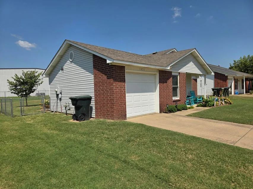 1821 Lexington Road Claremore, OK 74017