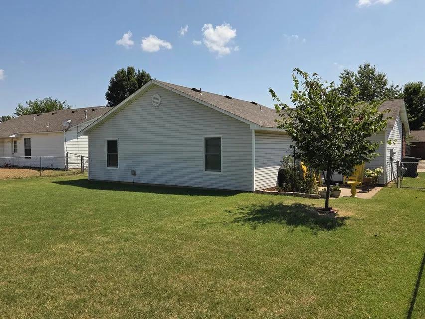 1821 Lexington Road Claremore, OK 74017