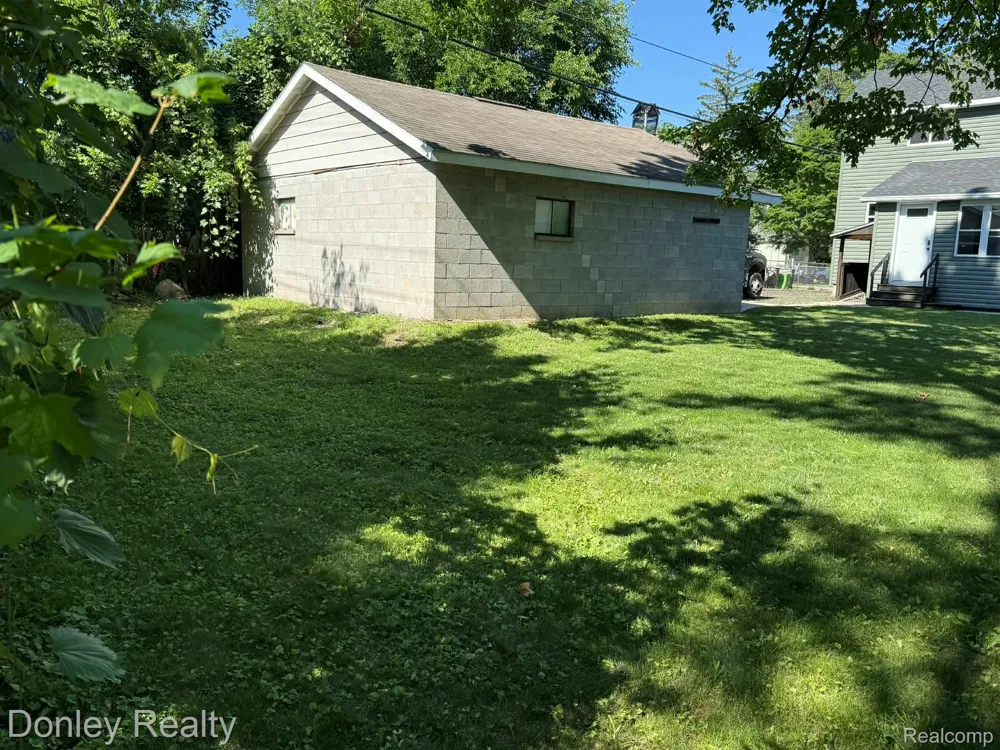 112 Alexander Street Caro City, MI 48723