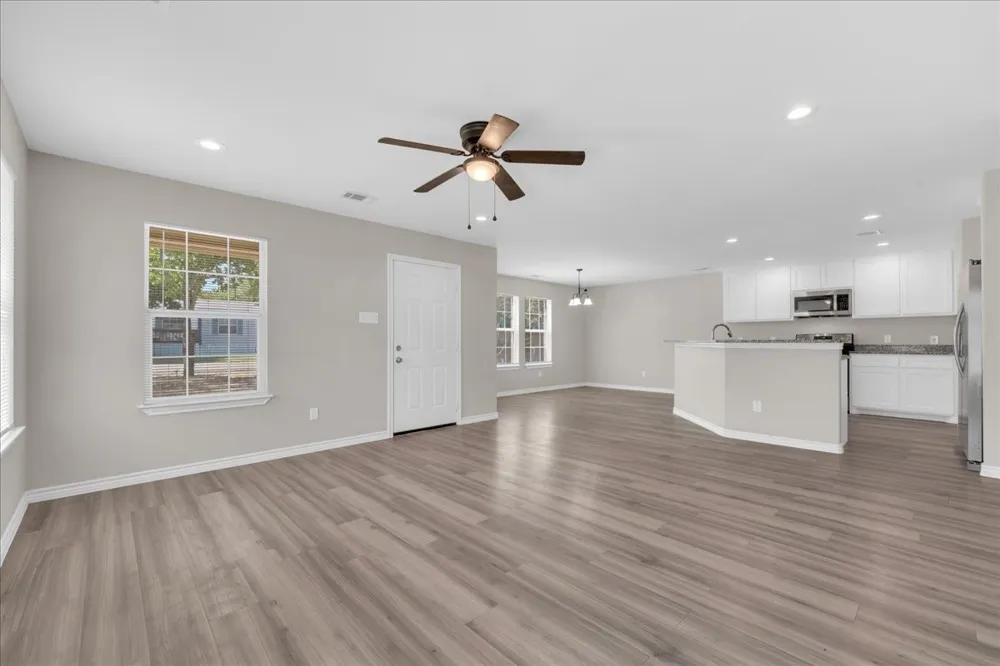 808 SW 24th Street Mineral Wells, TX 76067