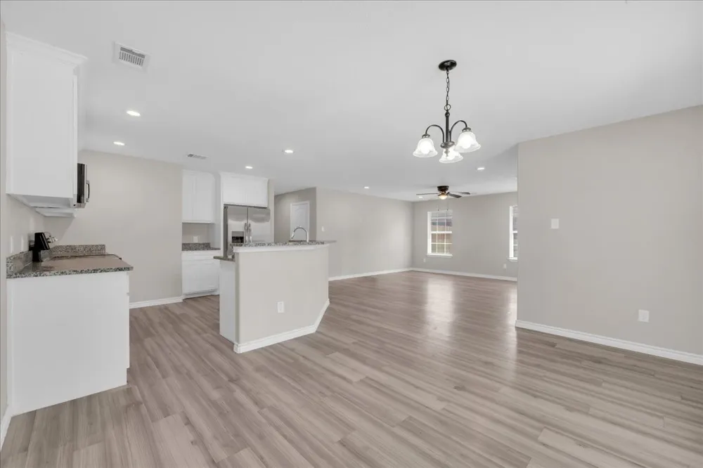 808 SW 24th Street Mineral Wells, TX 76067