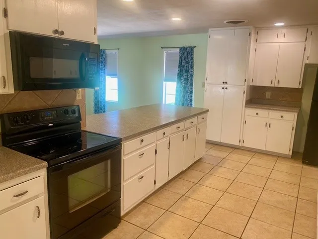 720 West Street Burnet, TX 78611