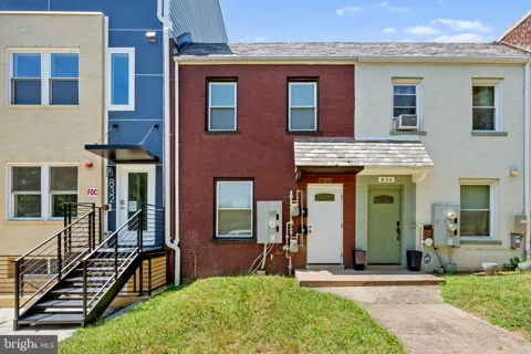 834 19TH STREET NE