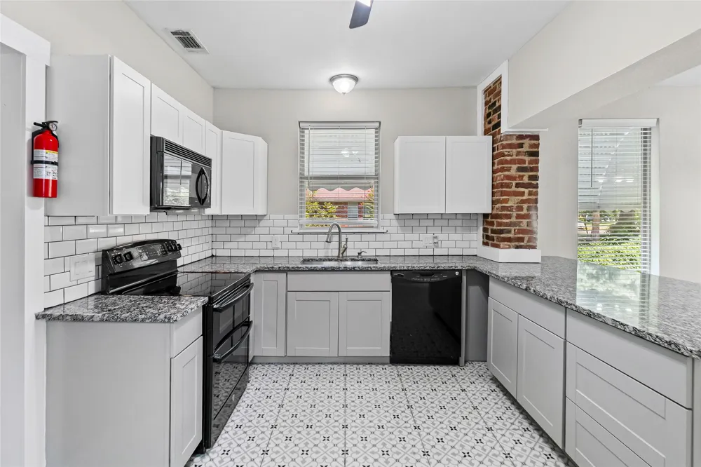 419 W 5th Street Bonham, TX 75418