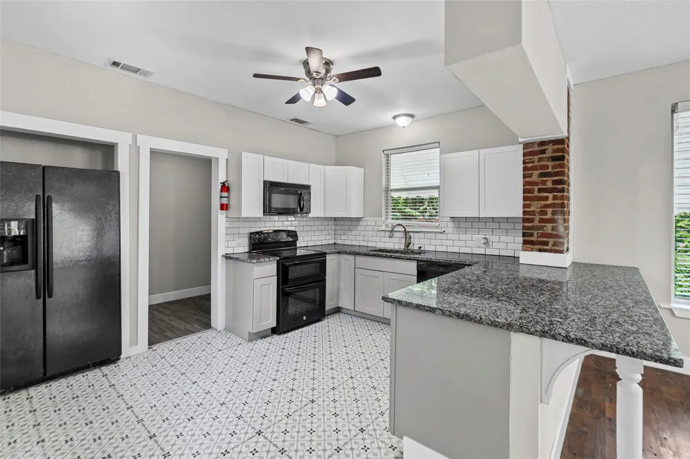 419 W 5th Street Bonham, TX 75418