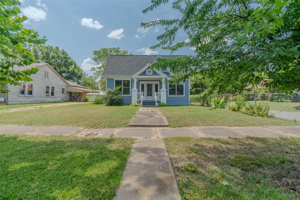 419 W 5th Street Bonham, TX 75418