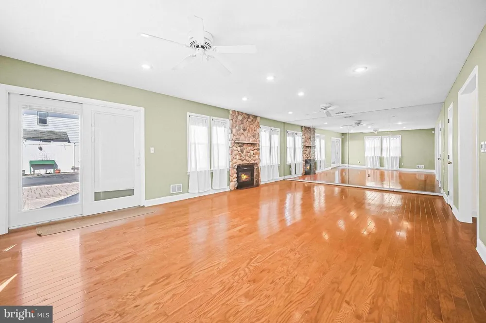 106 CHINGARORA AVENUE Keyport, NJ 07735