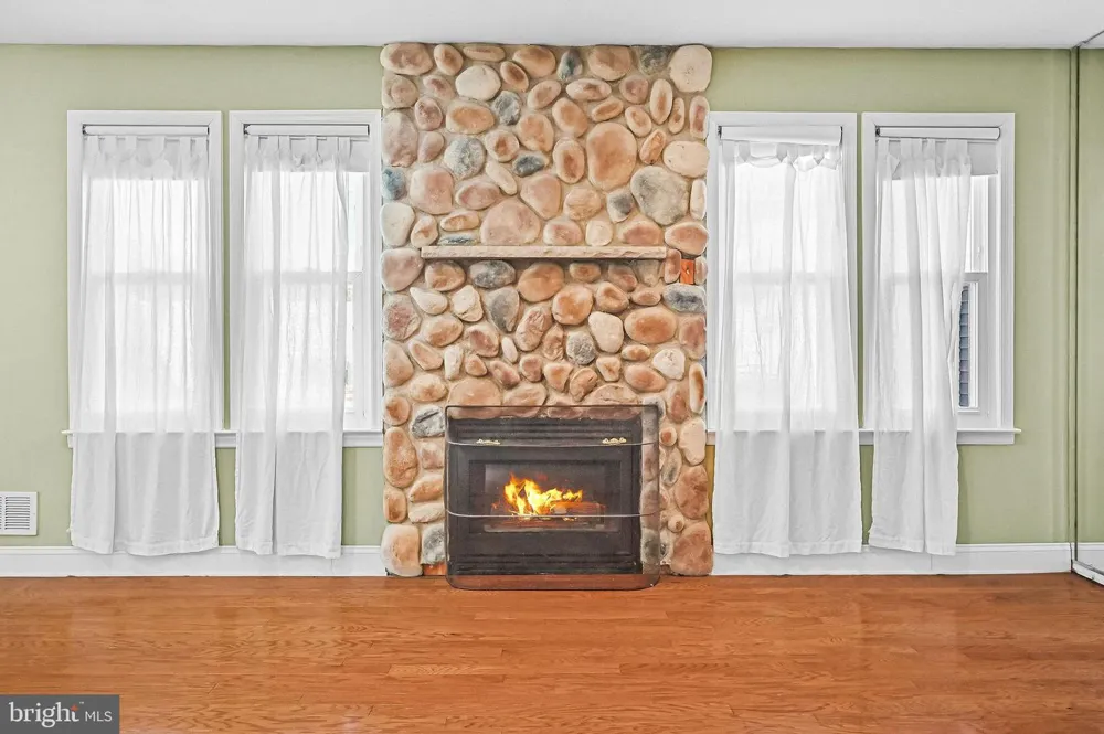 106 CHINGARORA AVENUE Keyport, NJ 07735