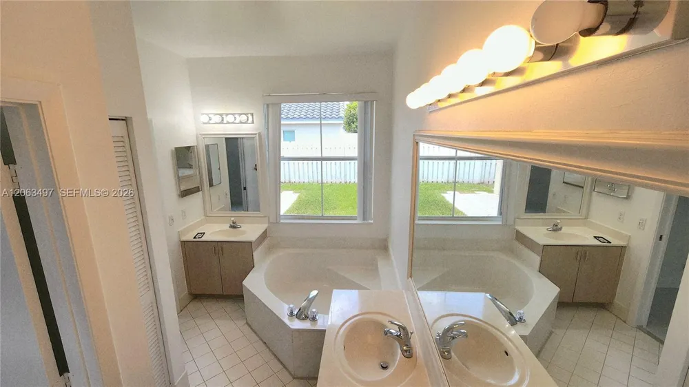 924 Falling Water Rd #924 Weston, FL 33326