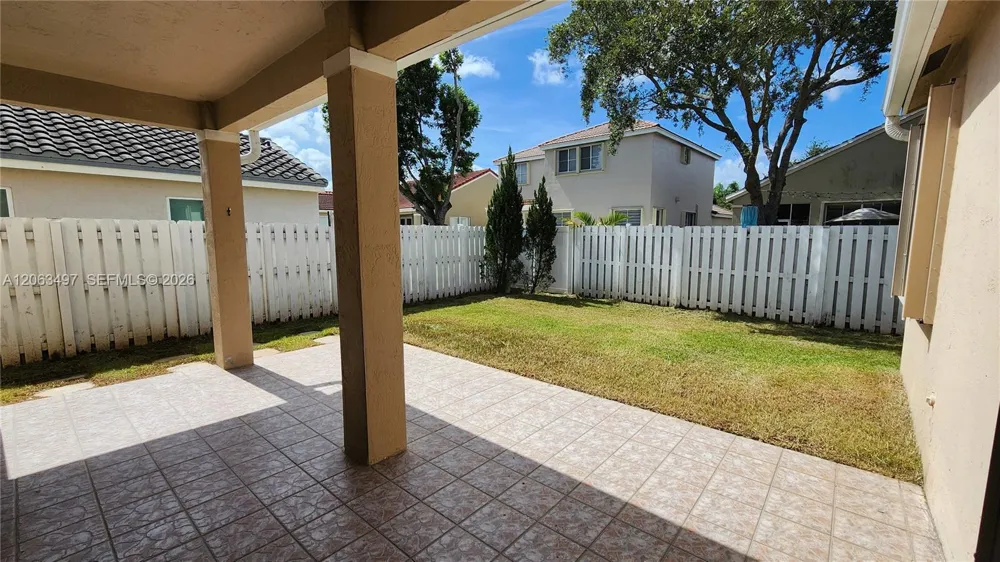 924 Falling Water Rd #924 Weston, FL 33326