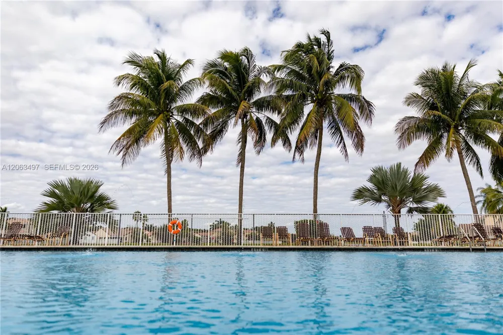 924 Falling Water Rd #924 Weston, FL 33326