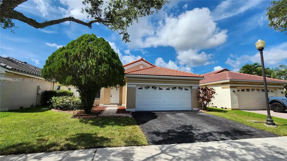 924 Falling Water Rd #924 Weston, FL 33326
