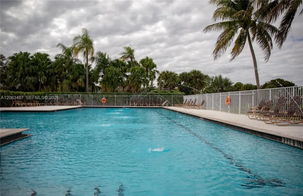 924 Falling Water Rd #924 Weston, FL 33326