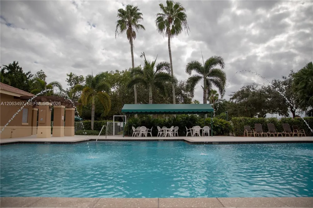 924 Falling Water Rd #924 Weston, FL 33326