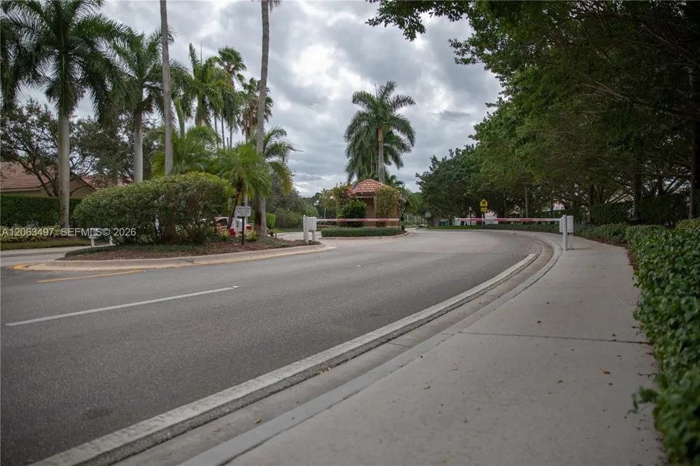 924 Falling Water Rd #924 Weston, FL 33326