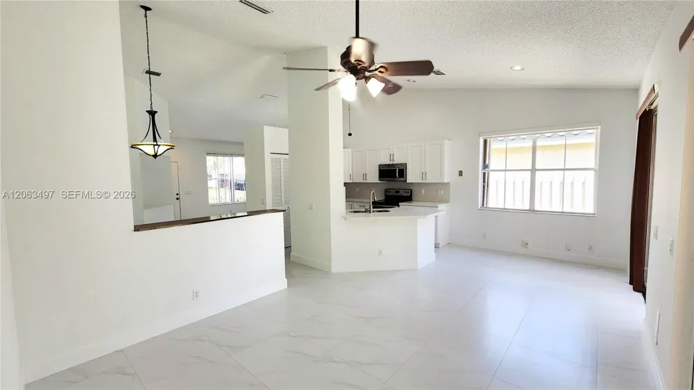 924 Falling Water Rd #924 Weston, FL 33326