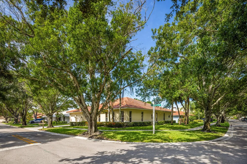 18951 Painted Leaf Court Jupiter, FL 33458