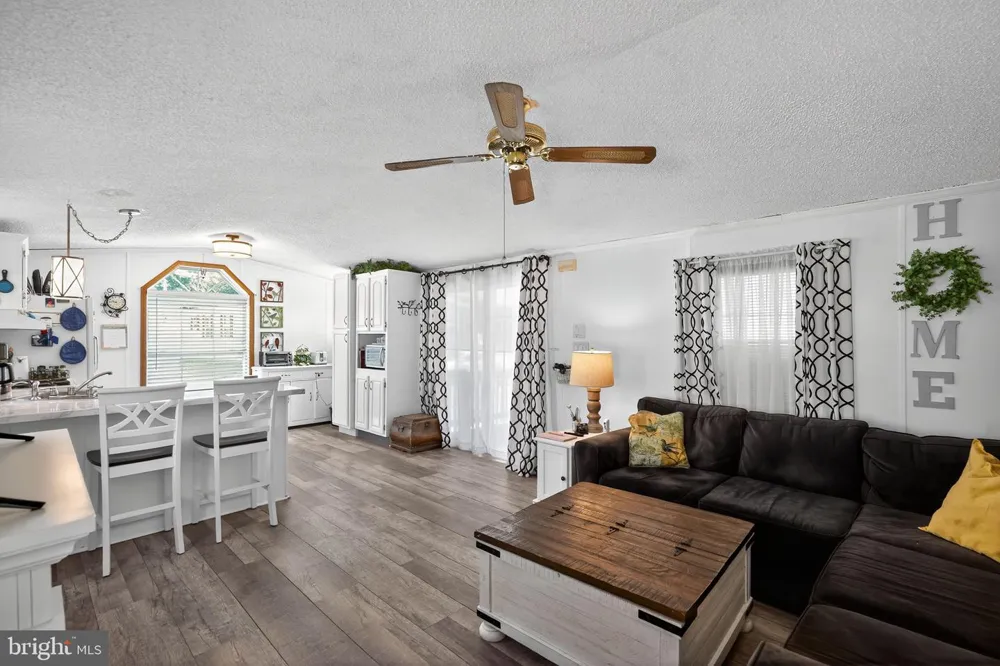 4 SOUTH DRIVE East Windsor, NJ 08520