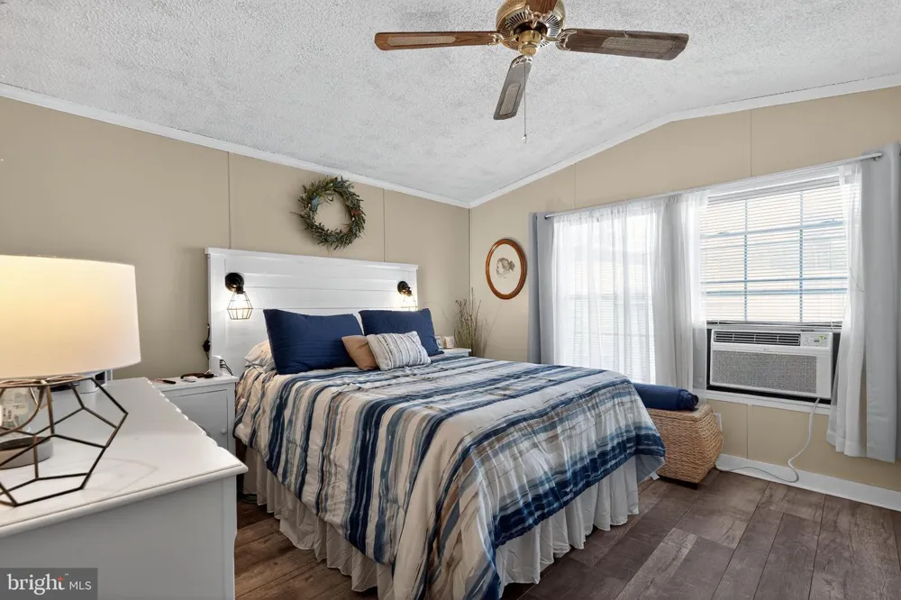 4 SOUTH DRIVE East Windsor, NJ 08520