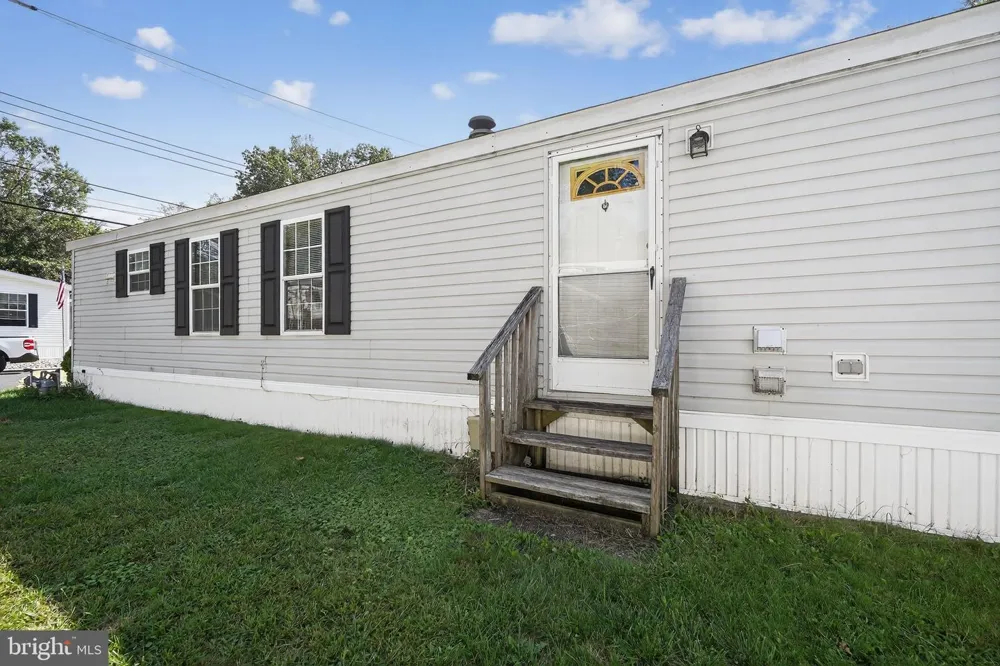 4 SOUTH DRIVE East Windsor, NJ 08520