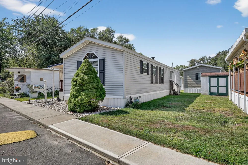 4 SOUTH DRIVE East Windsor, NJ 08520