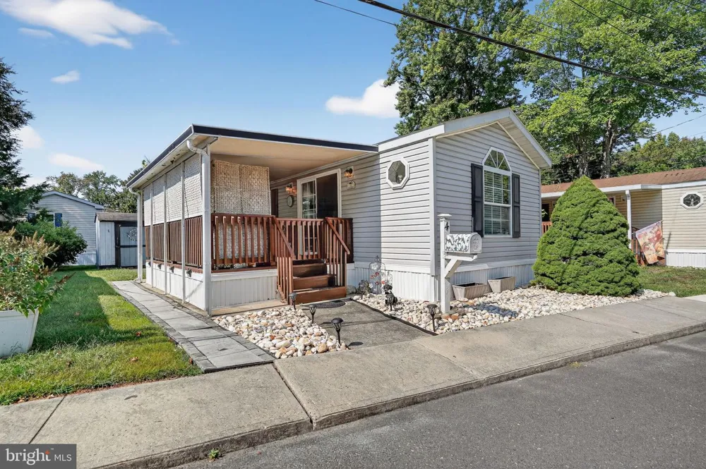 4 SOUTH DRIVE East Windsor, NJ 08520