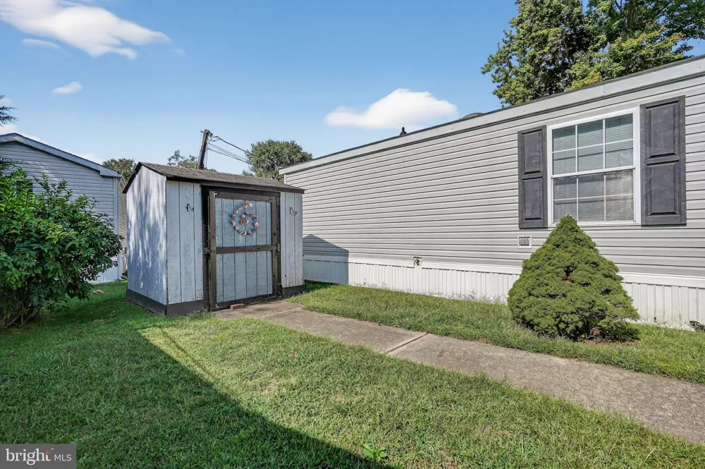 4 SOUTH DRIVE East Windsor, NJ 08520