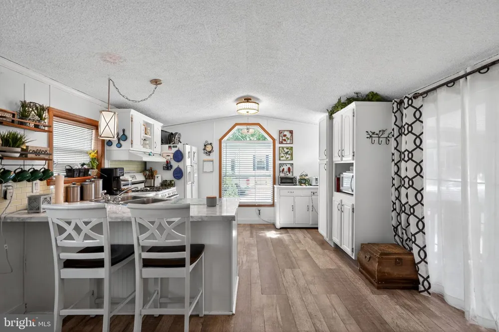 4 SOUTH DRIVE East Windsor, NJ 08520