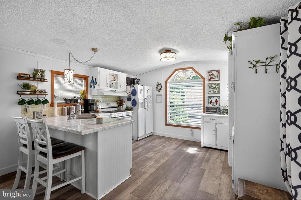 4 SOUTH DRIVE East Windsor, NJ 08520