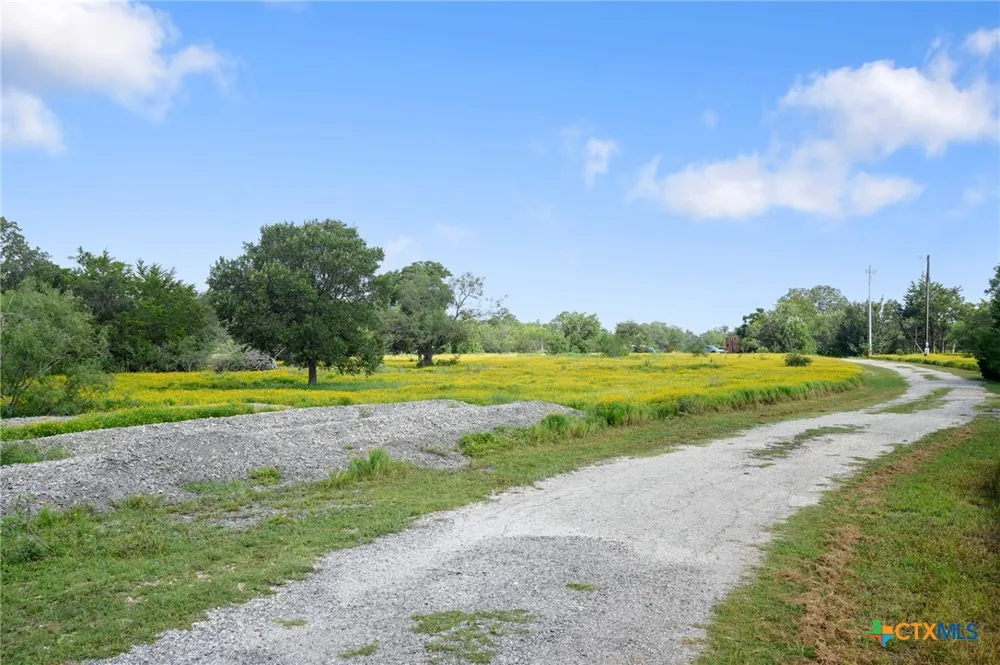 3413 Fm 1185 Lockhart, TX 78644