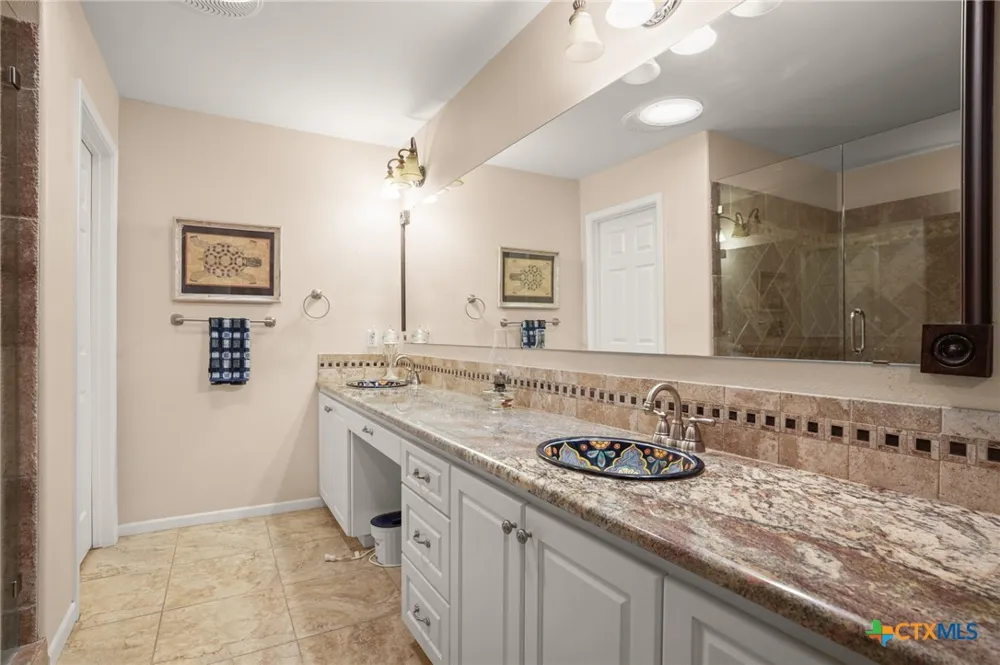 3413 Fm 1185 Lockhart, TX 78644