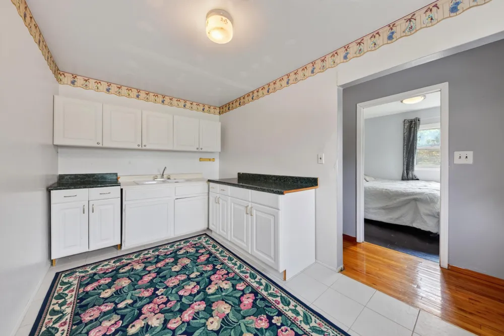 8410 W Newburg Road Carleton, MI 48117