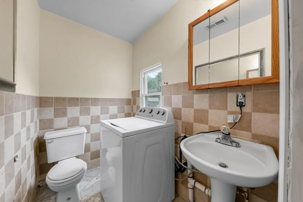 8410 W Newburg Road Carleton, MI 48117