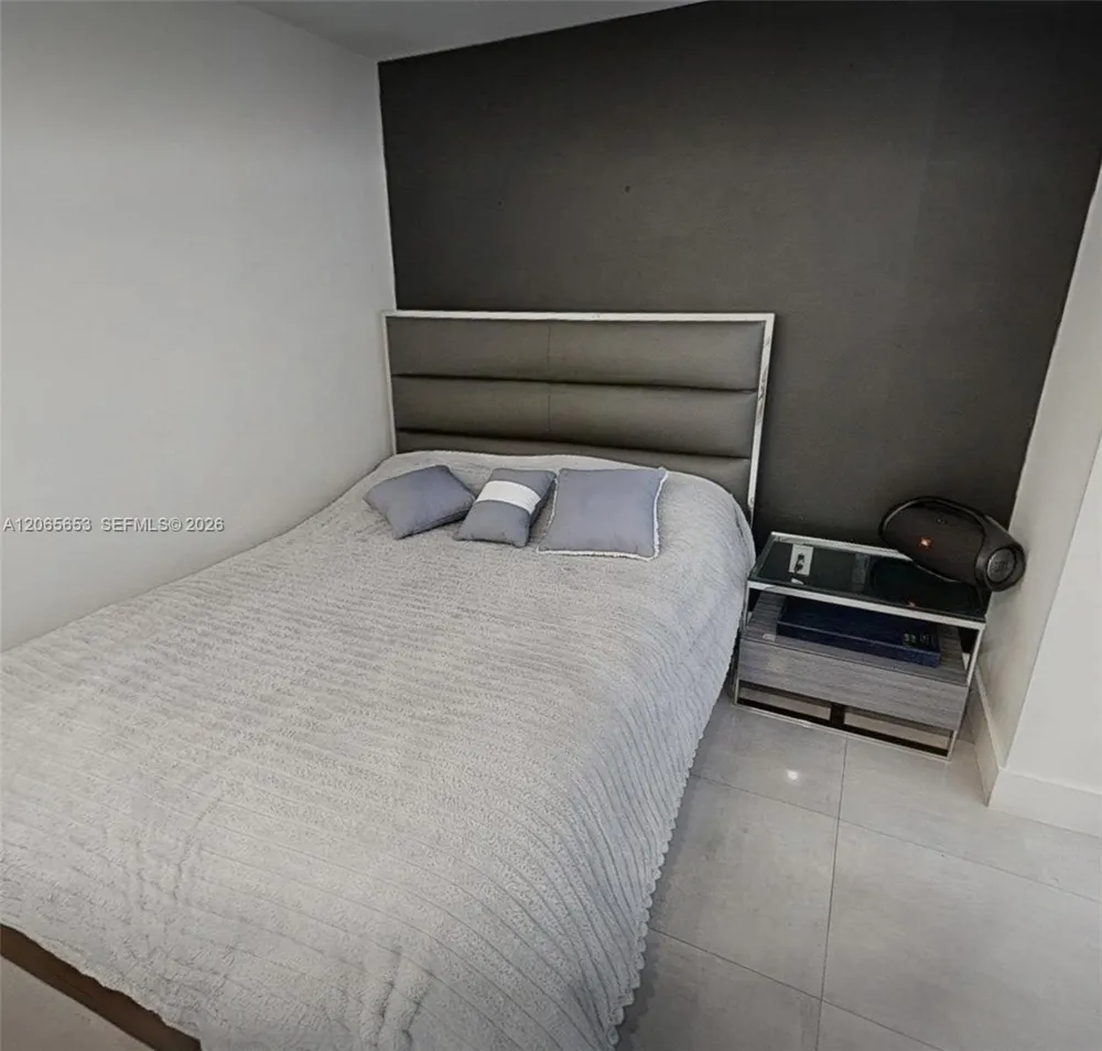 16850 S Glades Dr #5C North Miami Beach, FL 33162