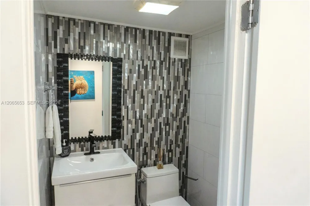 16850 S Glades Dr #5C North Miami Beach, FL 33162