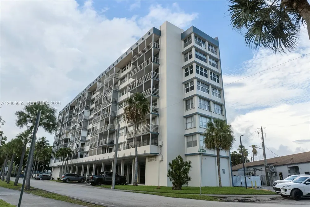 16850 S Glades Dr #5C North Miami Beach, FL 33162